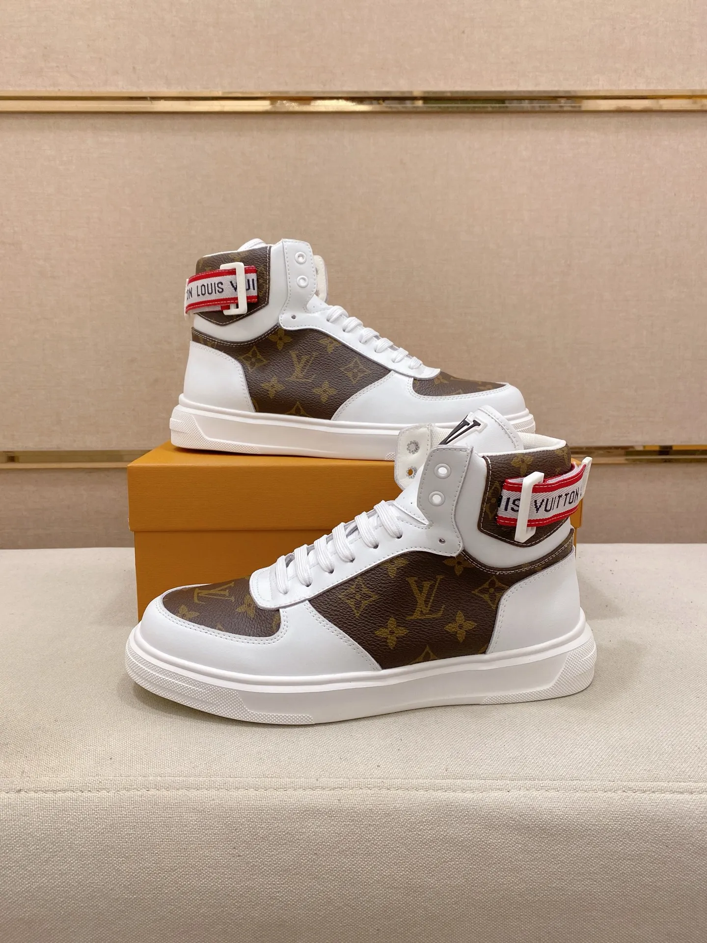 Men's shoes 400💰louis vuitton (Louis Vuitton/lv)🔍🔍The new counters are on sale at the same time. The uppers are imported from Italy. ⃣️Re-engraved🇮🇹💪💪, ⚠Sole: The original sole is specially provided by the original factory, the exclusive movable molded sole is super comfortable, ⚠Original and single goods 🔍high quality, you can enter and leave the counter at will, welcome to compare⚠. Code number: 38-44 (45/customized, non-refundable)